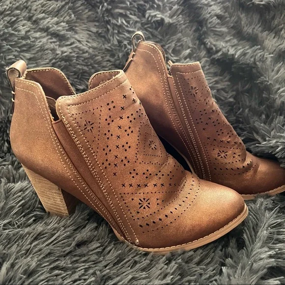 Francescas Collections Brown Shimmer Leather Heeled Bootie - Picture 2 of 5